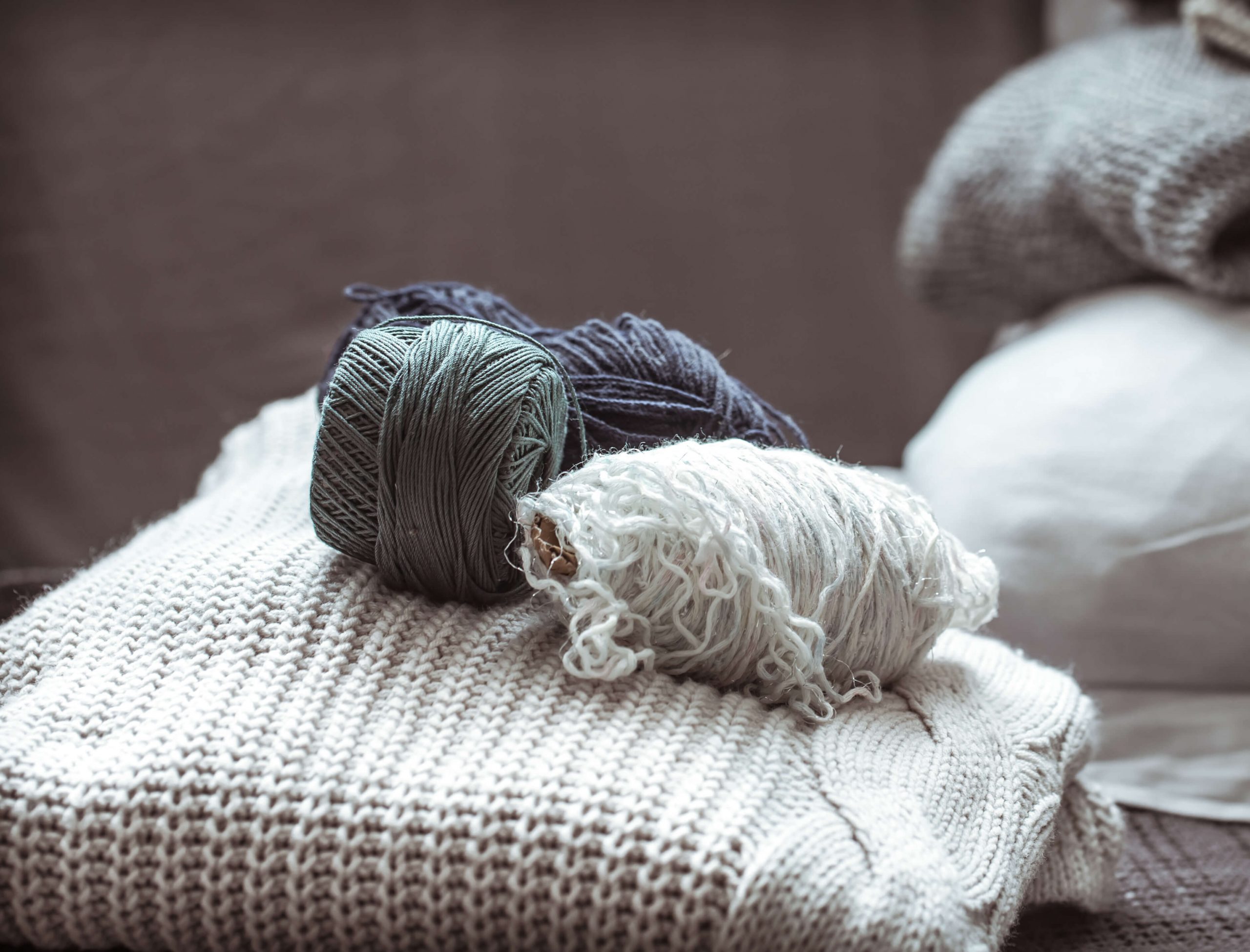 Textile materials and yarn colors for Lova Colors